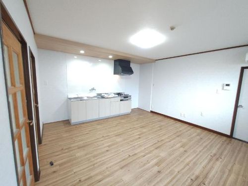 サンライトビル1Fの居間