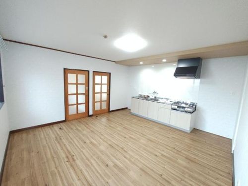 サンライトビル1Fの居間