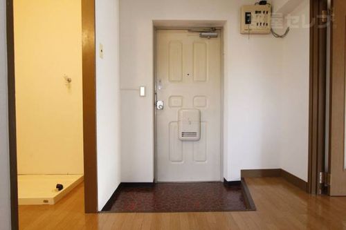 本山マンション303の玄関