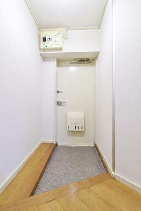 UR高座台1040103の玄関