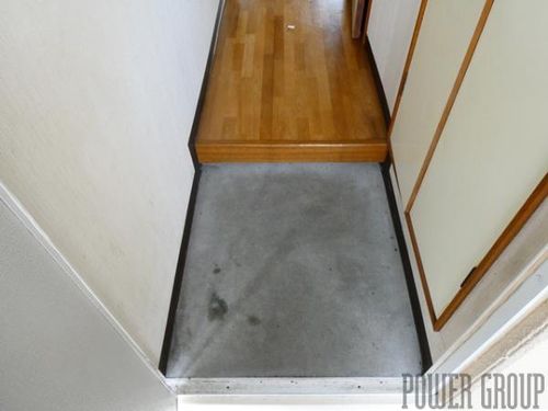 ハイツラッキーの玄関