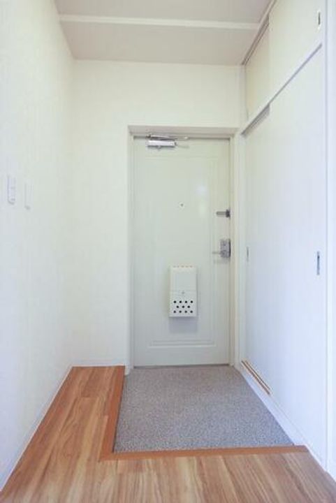 UR馬見南6丁目0040305の玄関