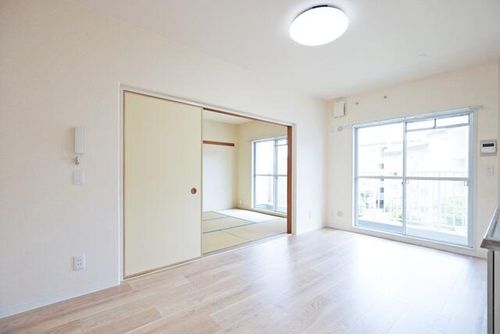 UR馬見南6丁目0040305の居間