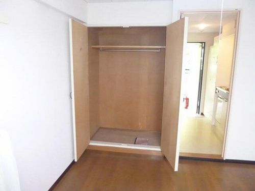 コンフォール林の内装