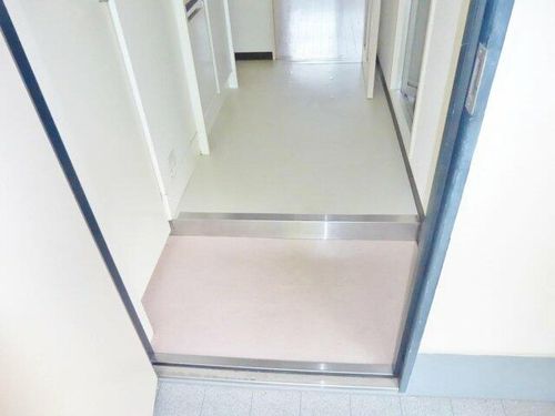 コンフォール林の玄関