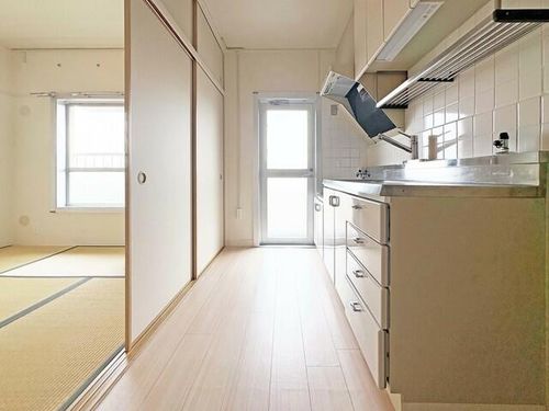 UR逆瀬川0180407の居間