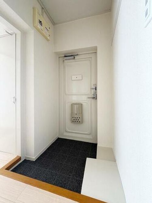 UR逆瀬川0180407の玄関