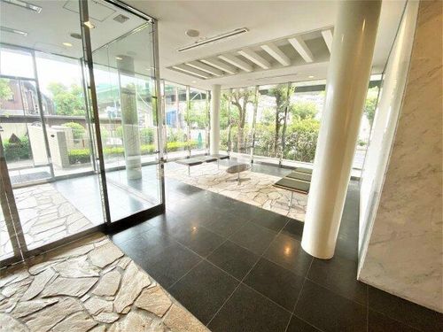 メゾン・ド・ヴィレ大阪城公園前の玄関