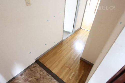 ジュネス21302の玄関