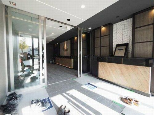プレサンス新大阪ストリームの玄関