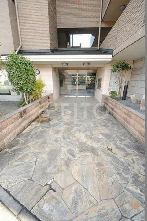 ウィステリア参番館の玄関