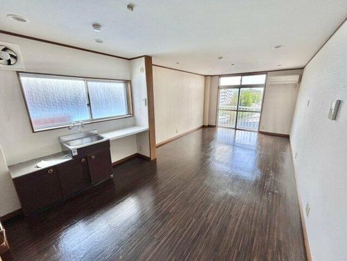 グランキューブ青山町の居間