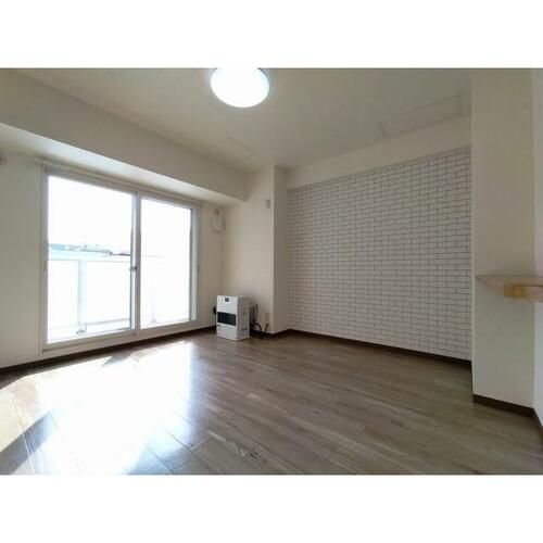 センタービル913の居間