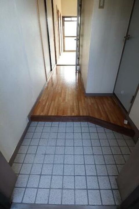 メゾン丸山203の玄関