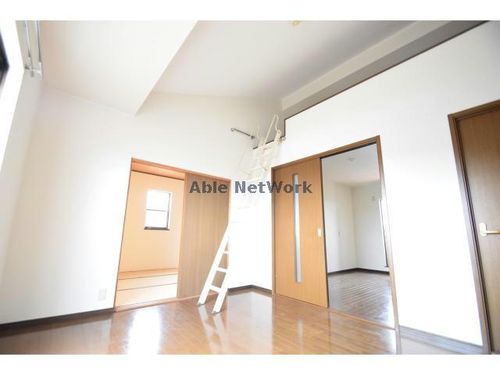 愛知県一宮市浅井町河田字桜の里(アパート)の賃貸物件の居間