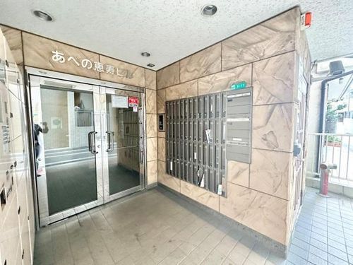 あべの恵寿ビルの玄関