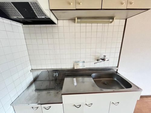 グランデール鳴水B-102のキッチン