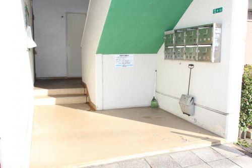 上の原ハイツ303の玄関