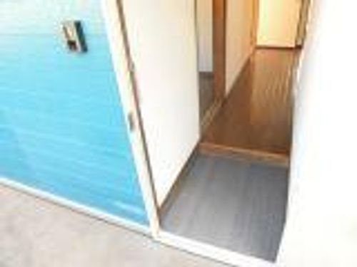 グランデール鳴水B-203の玄関