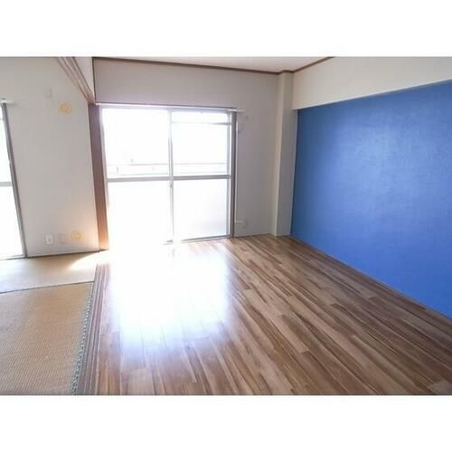 レジデンス花畑南302の居間