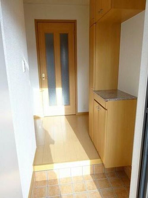 エヴァーアトラス102の玄関