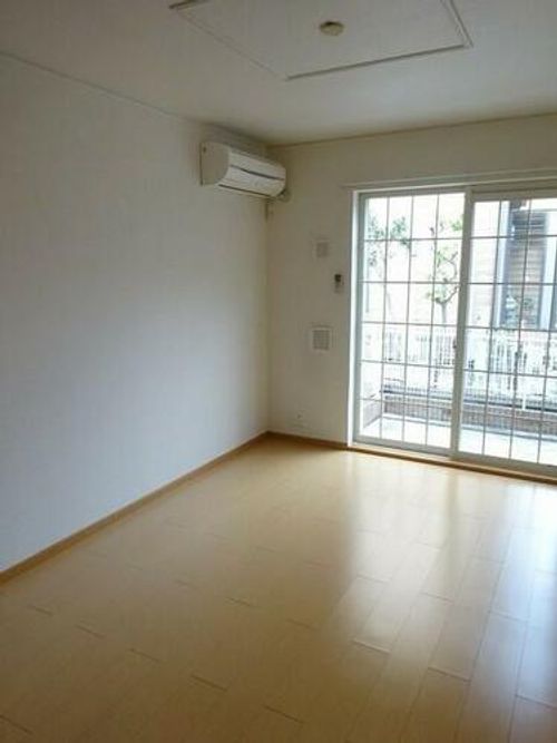 エヴァーアトラス102の居間