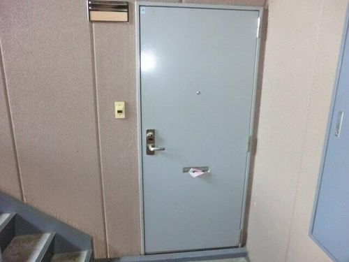 アルファコスモ伏古公園の玄関