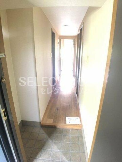 天神山マンションⅡ号館0103の玄関