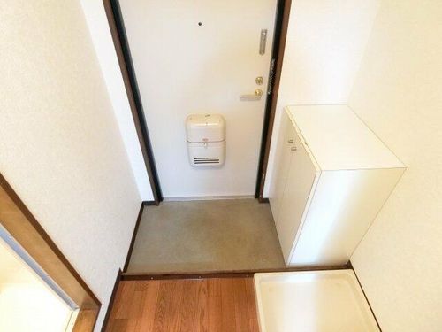 ブルージュ喜志の玄関