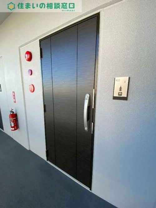 愛知県岡崎市柱1丁目(マンション)の賃貸物件の玄関