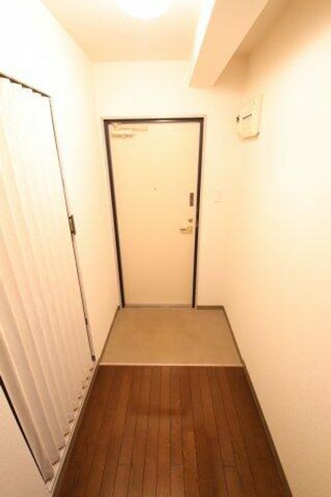 みどりマンションの玄関