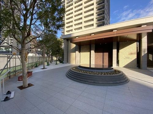 ブランズタワー梅田Northの玄関