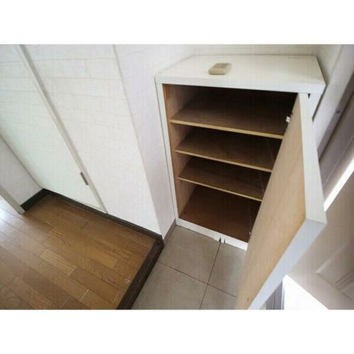 香里園弐番館101の玄関