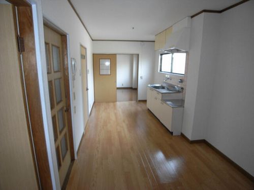 リバーサイド仁和寺501の居間