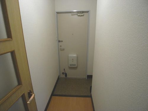 リバーサイド仁和寺501の玄関