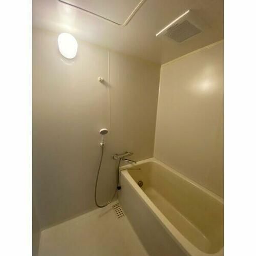 サンヒルズ松和花壇203の玄関