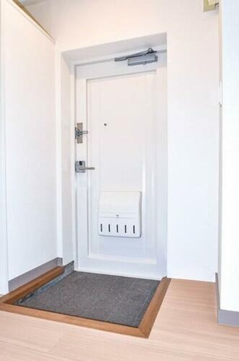 UR花山東0170206の玄関