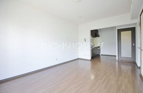 ラフィネ末広の居間