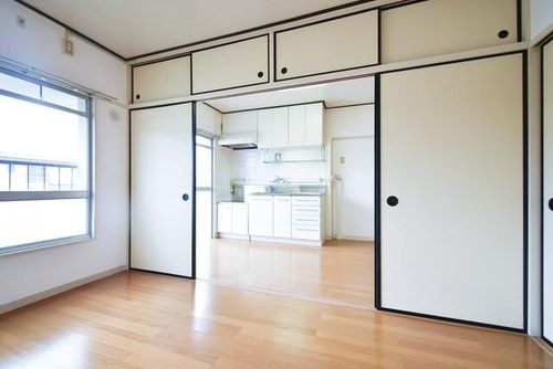 UR藤山台1070407の居間