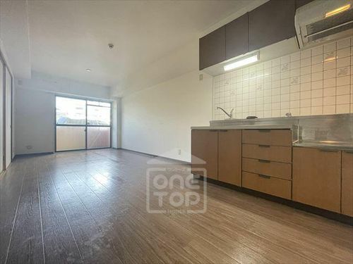 シャルム千里丘の居間