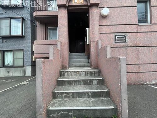 カサデューク澄川81の玄関