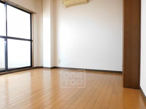 千里ハウジングSH2の居間