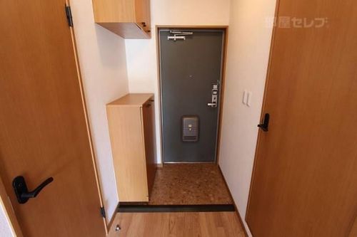 ファーレの玄関