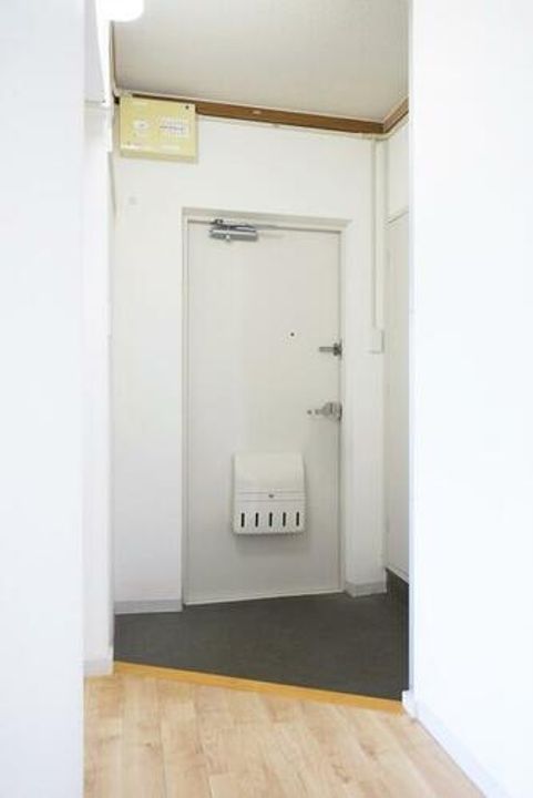 UR南花台0150303の玄関