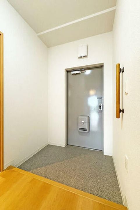 URアルビス緑丘1020402の玄関
