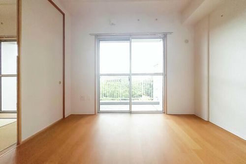 URアルビス緑丘1020402の居間