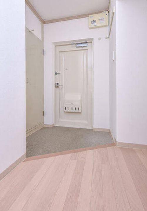 UR伏見納所0070502の玄関