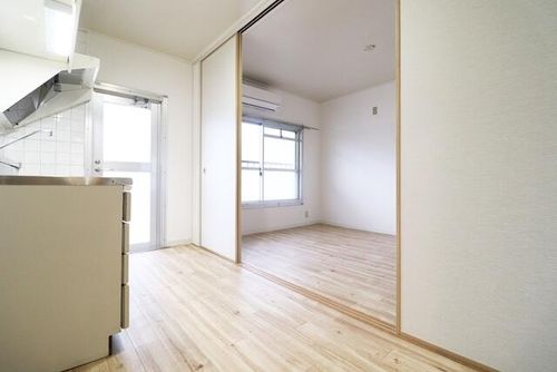 UR徳力0450506の居間