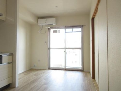 URアルビス旭ヶ丘0080907の居間