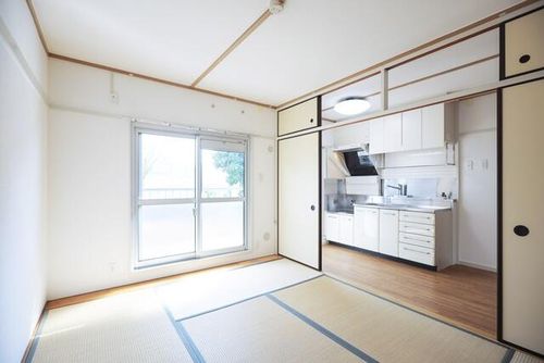 UR南花台0270105の居間